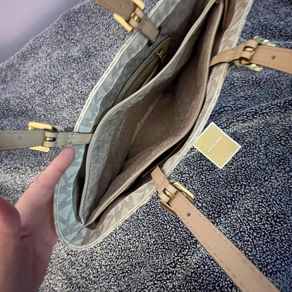 Michael Kors Signature Acorn-tan tote bag - Picture 4 of 8